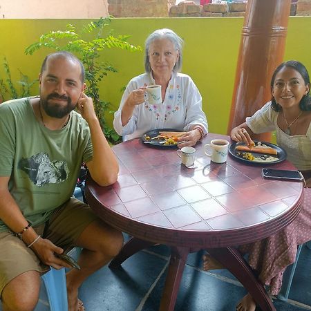 Abhi Homestay Хампи Экстерьер фото
