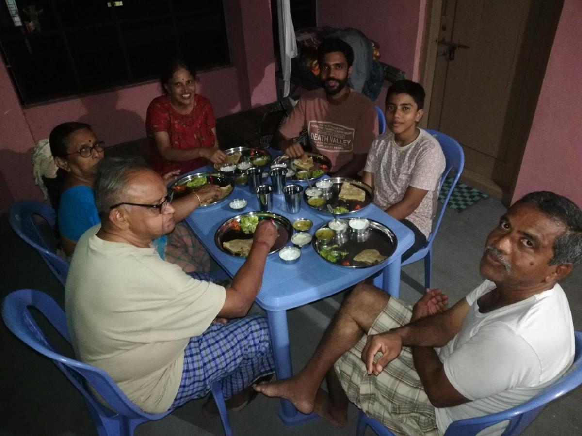 Abhi Homestay Хампи Экстерьер фото