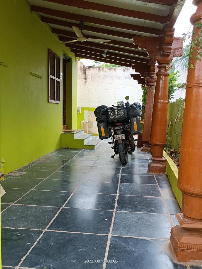 Abhi Homestay Хампи Экстерьер фото