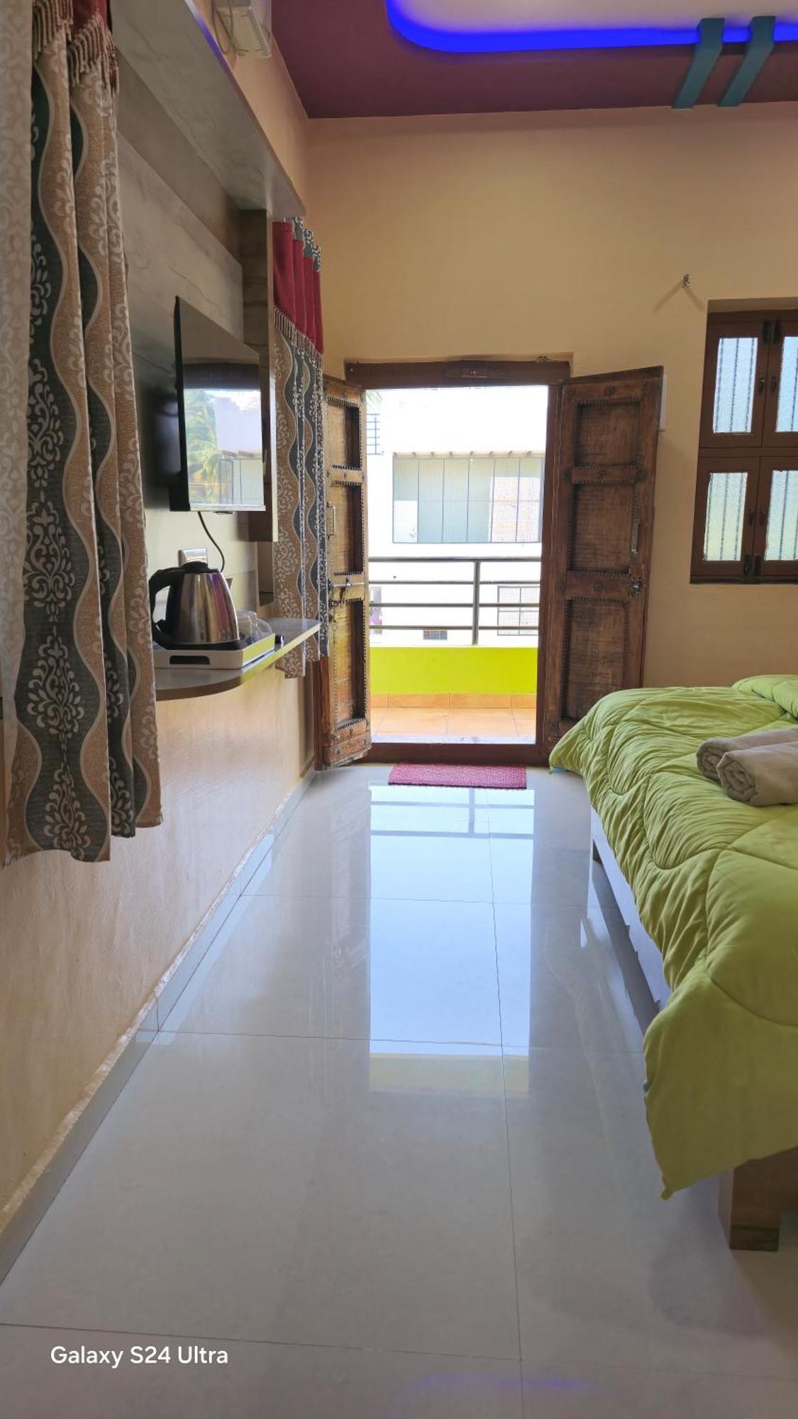 Abhi Homestay Хампи Экстерьер фото