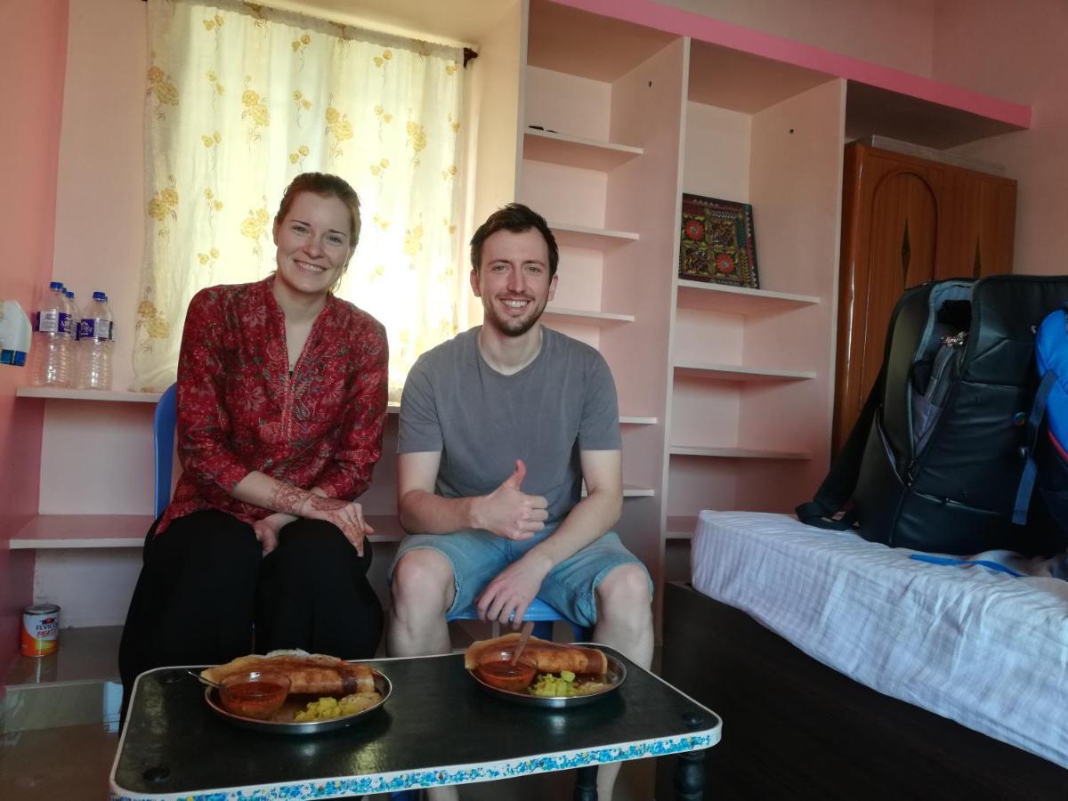 Abhi Homestay Хампи Экстерьер фото